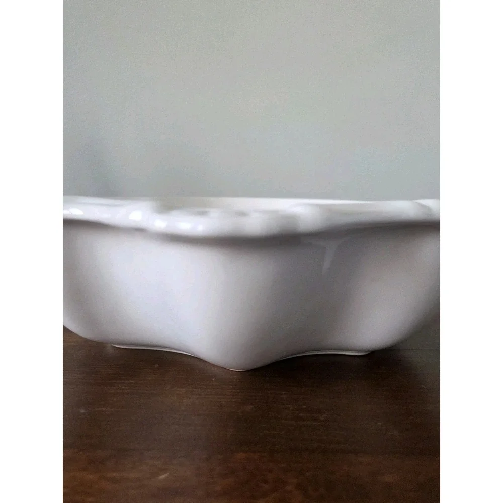 Williams-Sonoma White Antique Vegetable‎ Bowl